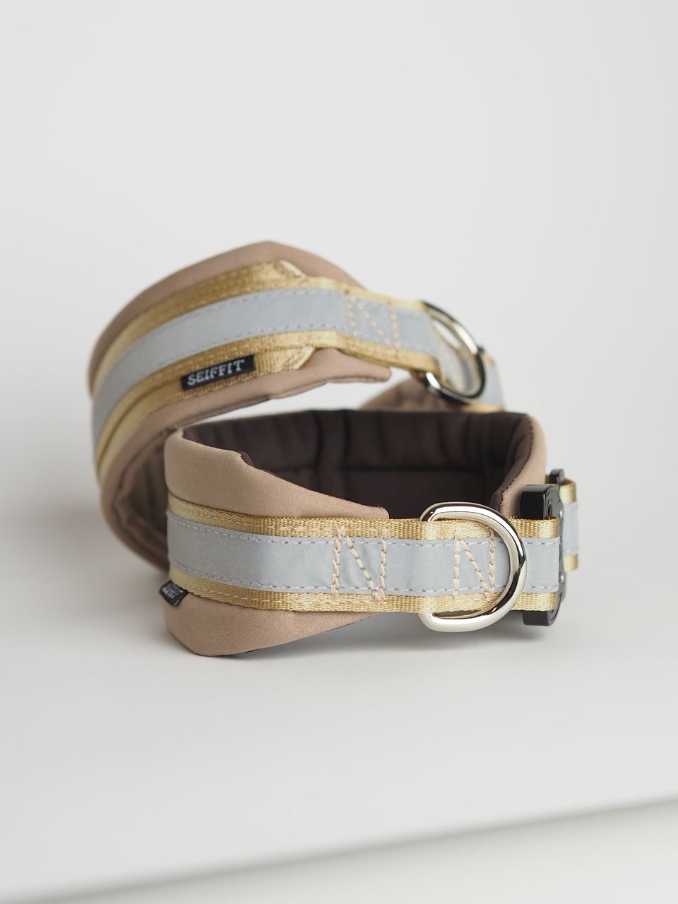 Ylemmässä pannassa pohjanauha, alemmassa tuettu pehmuste